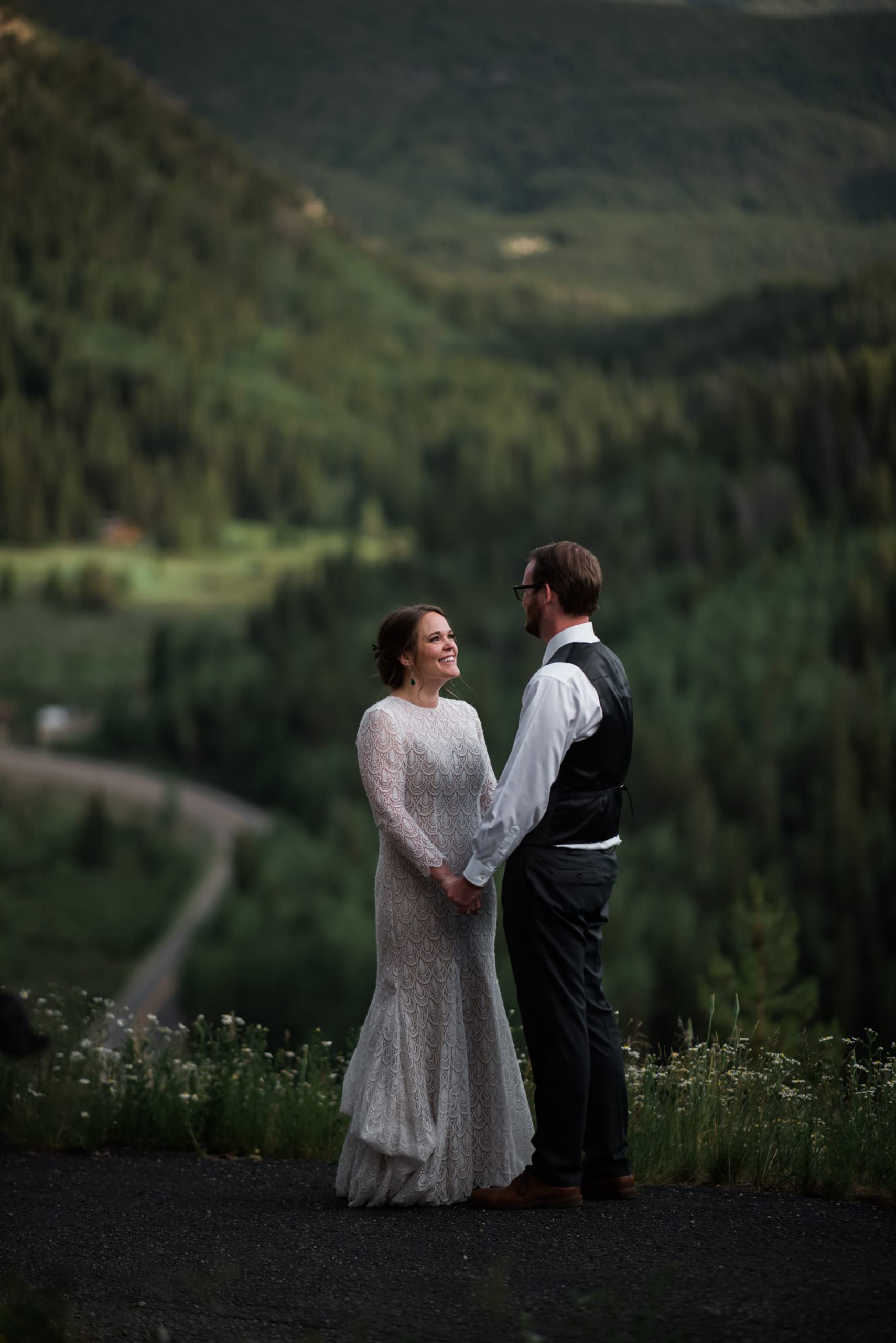 bride and groom in breckenridge at overlook