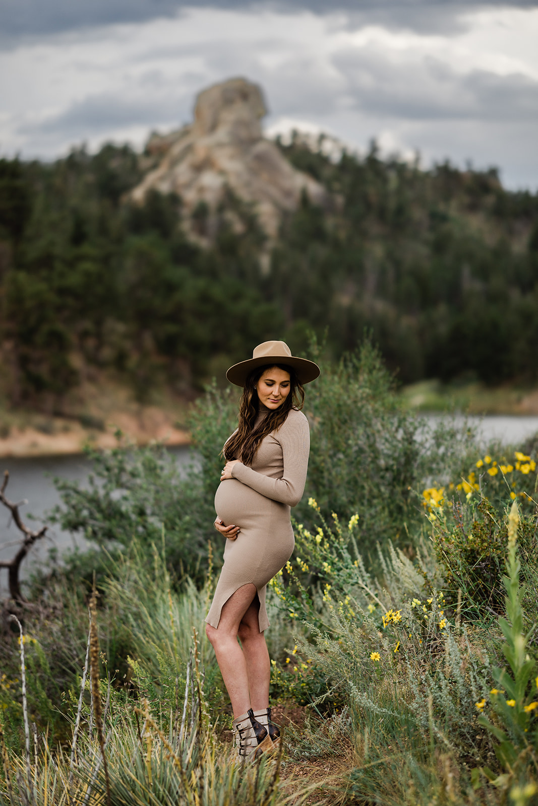 Cheyenne maternity photographer